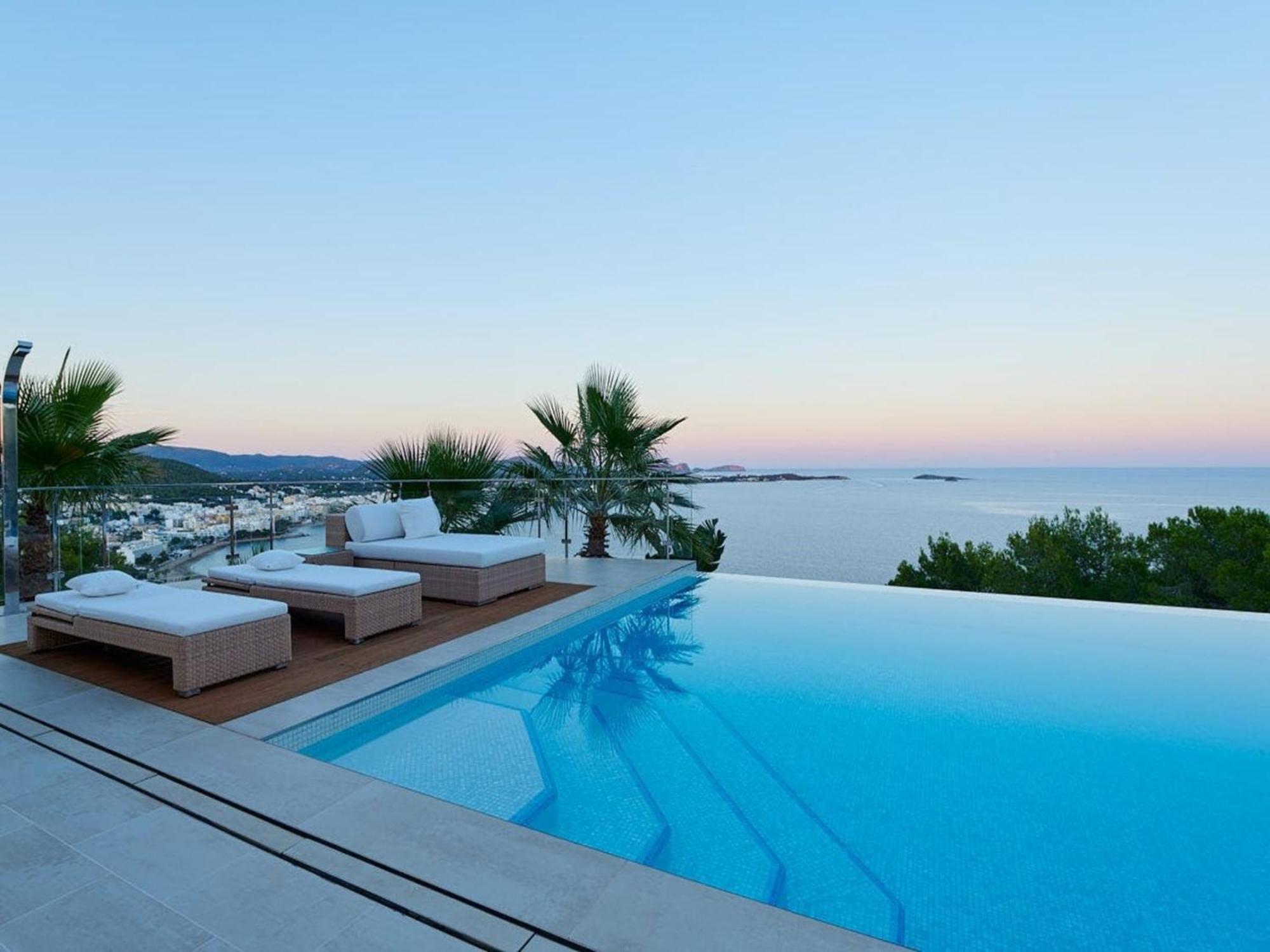 Lavish Villa With Infinity Pool And Views Santa Eulária des Riu Exterior foto