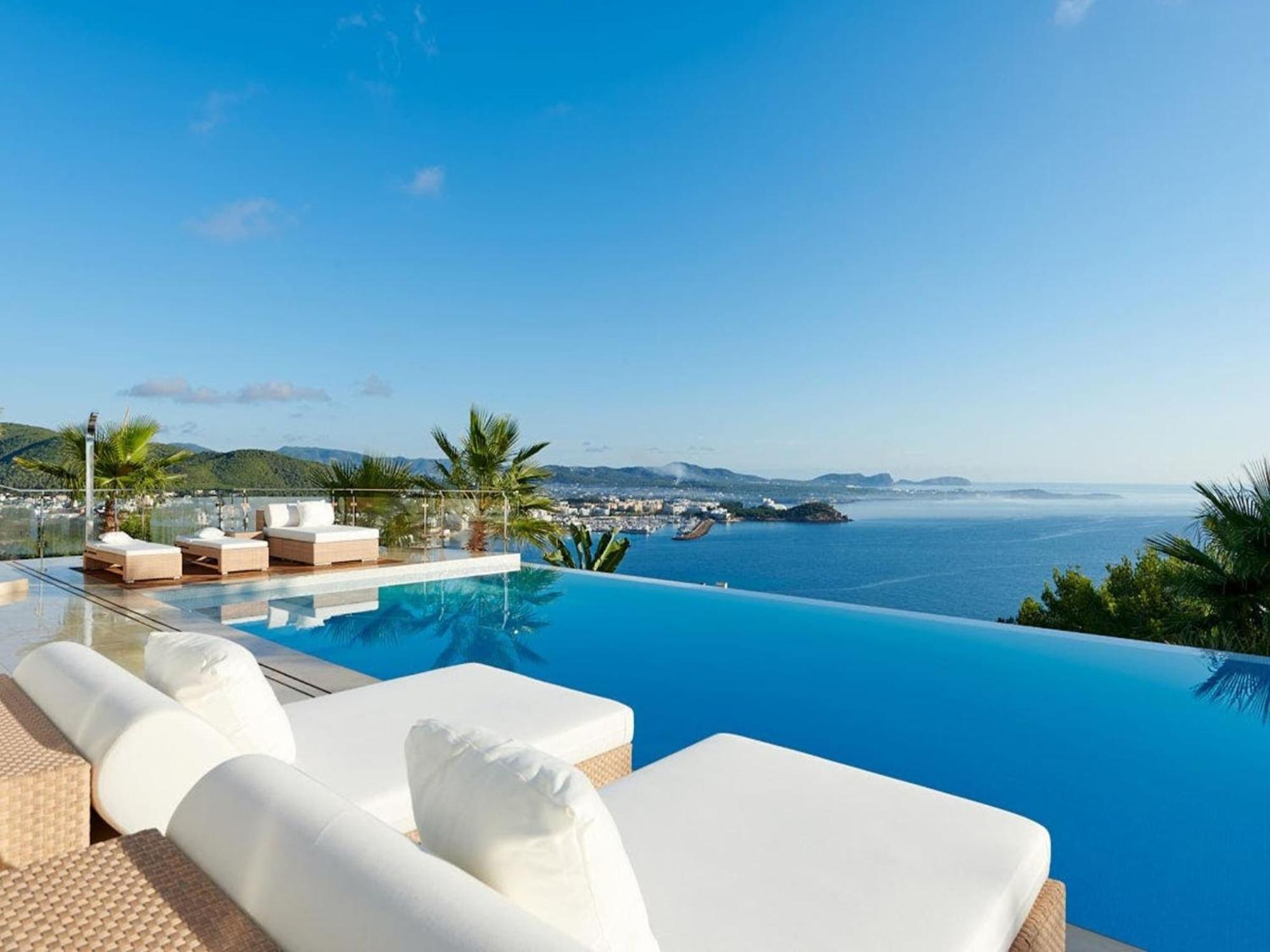 Lavish Villa With Infinity Pool And Views Santa Eulária des Riu Exterior foto