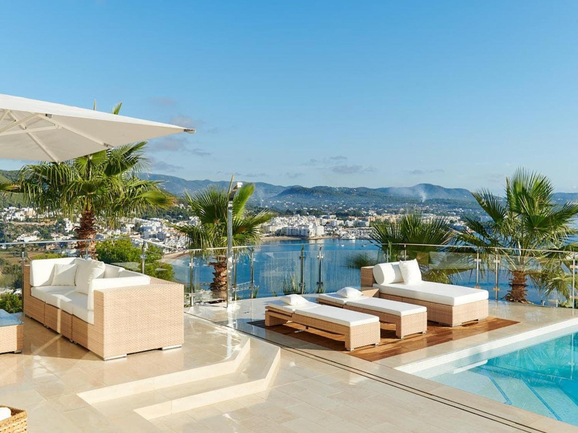 Lavish Villa With Infinity Pool And Views Santa Eulária des Riu Exterior foto