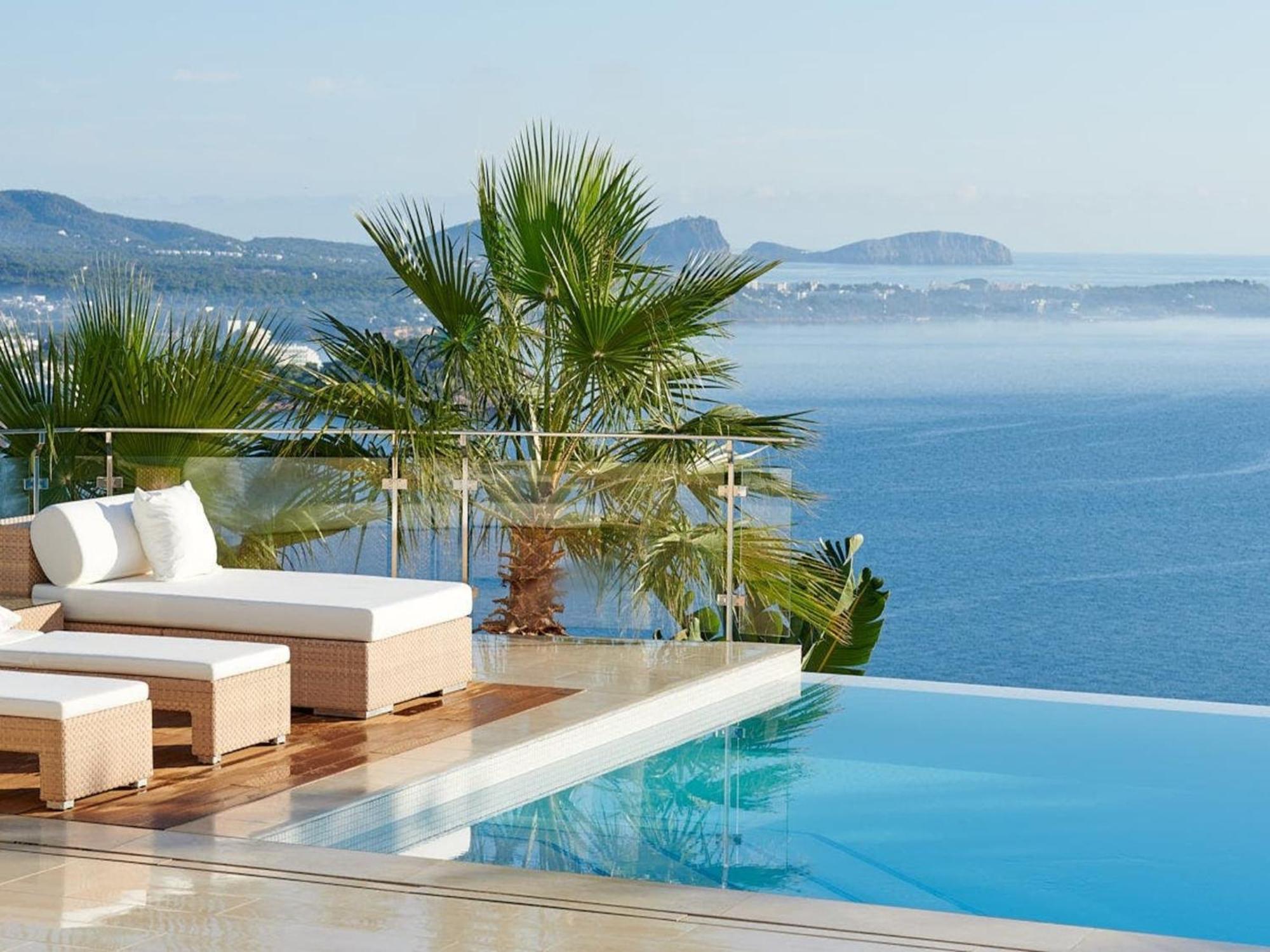 Lavish Villa With Infinity Pool And Views Santa Eulária des Riu Exterior foto