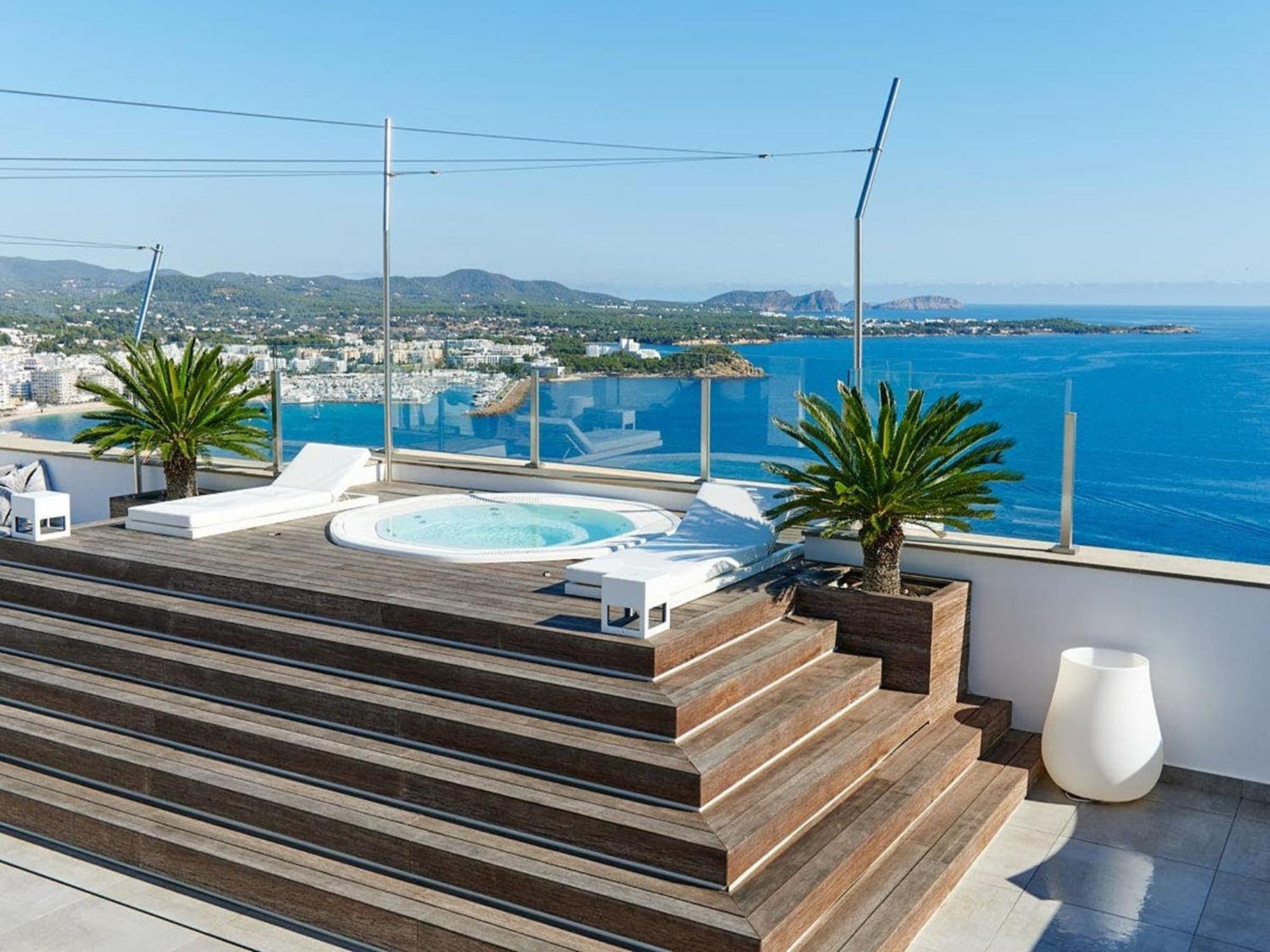 Lavish Villa With Infinity Pool And Views Santa Eulária des Riu Exterior foto